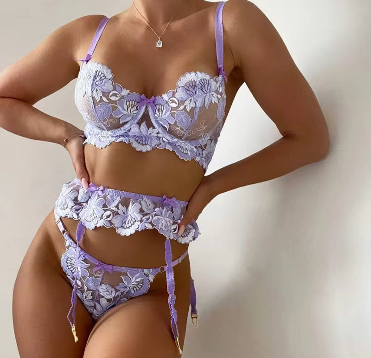 The Purple Lace Bra 3-Piece-Set - Feminine Lingerie